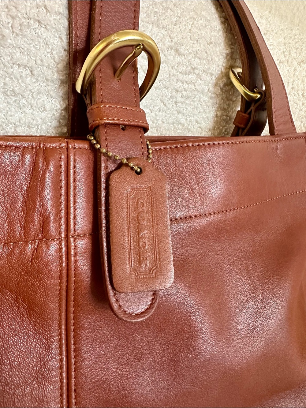 Vintage Coach- Classic Brown Leather Shoulder Tote - Elegant Everyday Bag